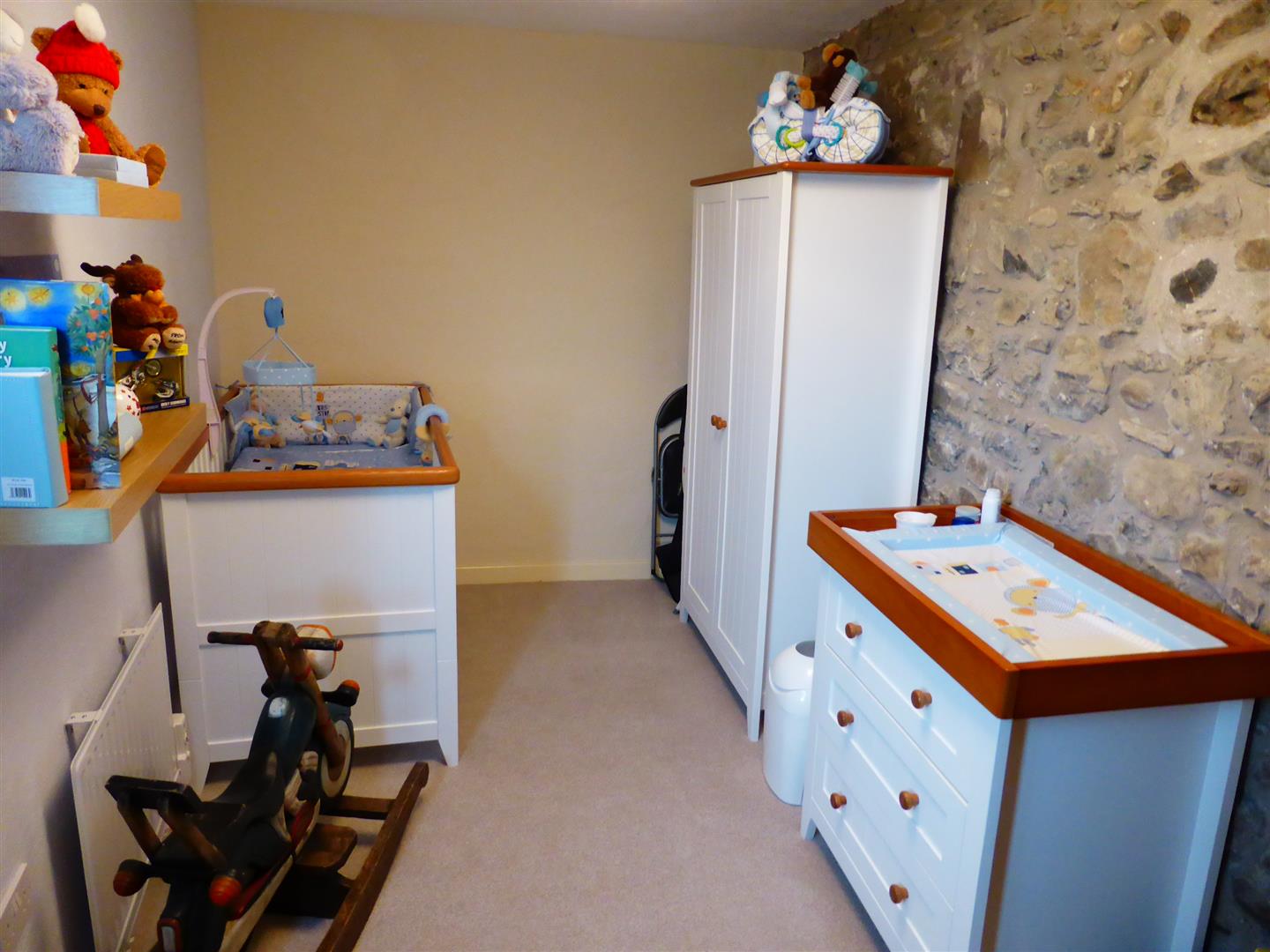 BEDROOM/STUDY